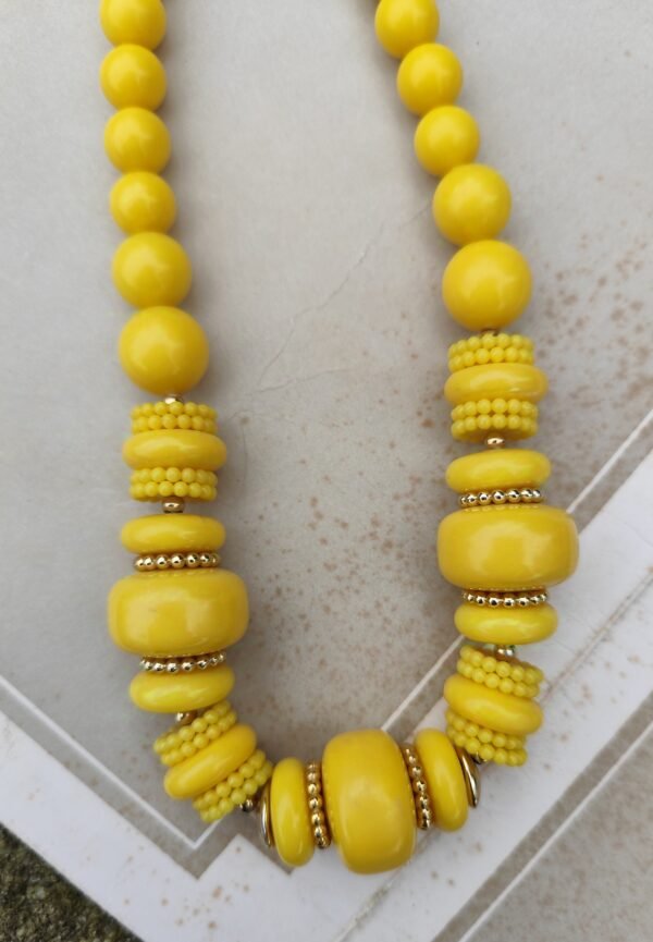 Collier jaune – Image 3