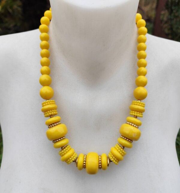 Collier jaune