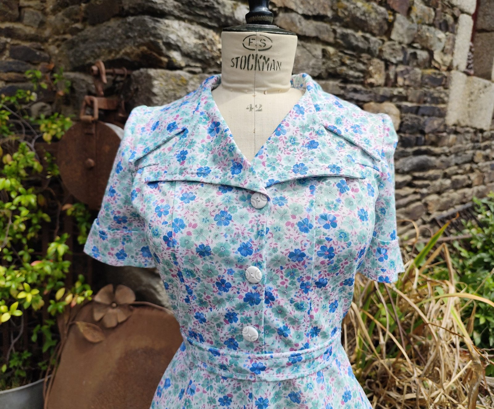 Robe col pointu – Image 6