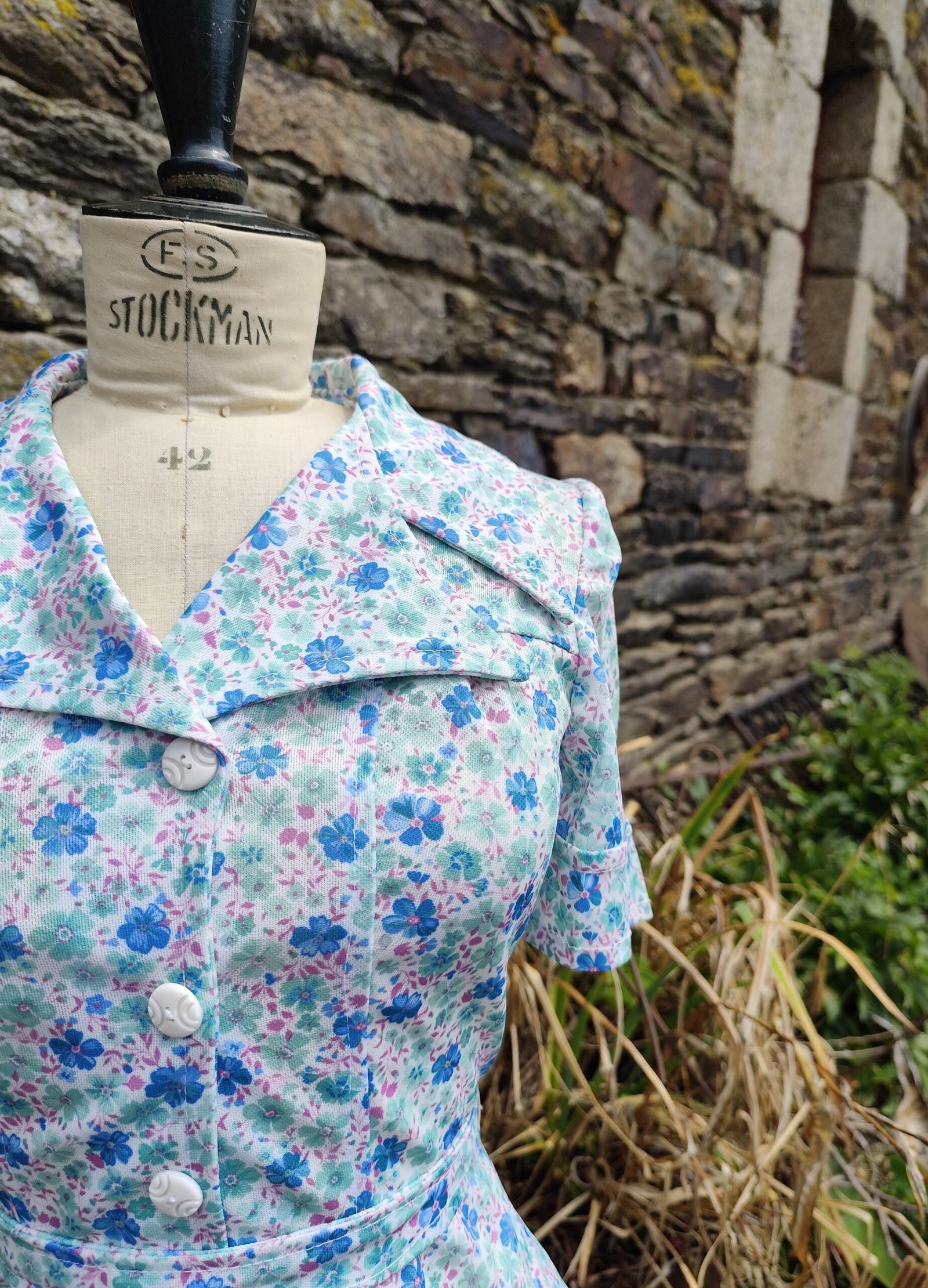 Robe col pointu – Image 2